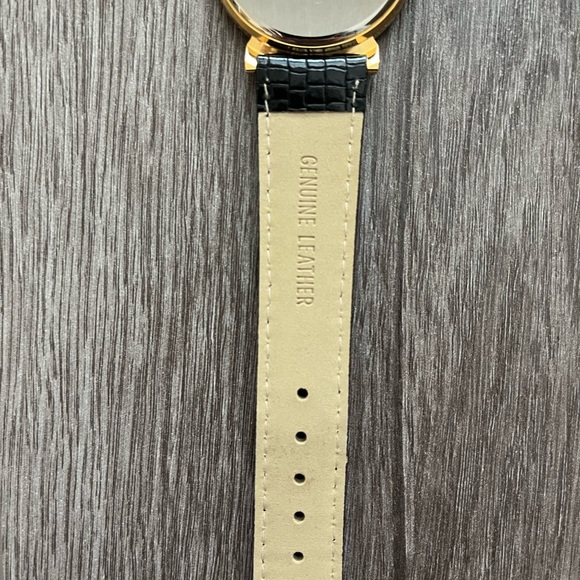 Women’s Watch - Picture 3 of 4